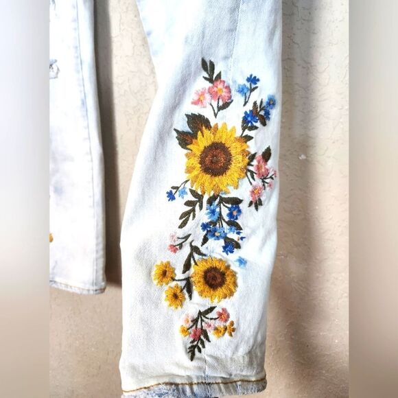 DRIFTWOOD Gizelle High Waisted Acid Light Wash Flower Embroidery Jeans - Picture 6 of 10
